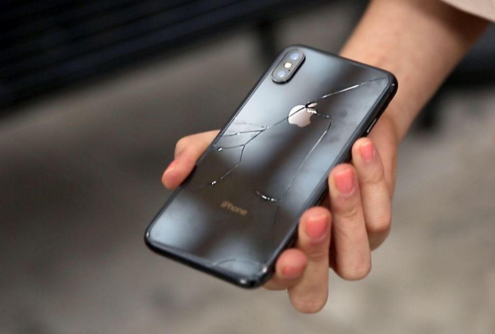 OZ Phone Repairs - iPhone X shattered